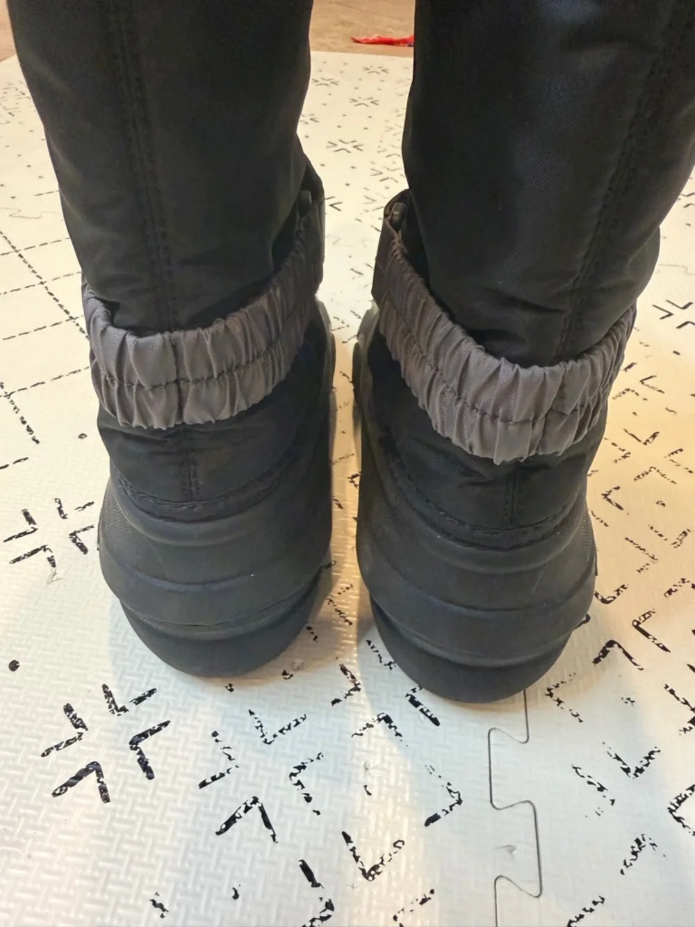Sorel Youth Flurry Boot size‎ 3